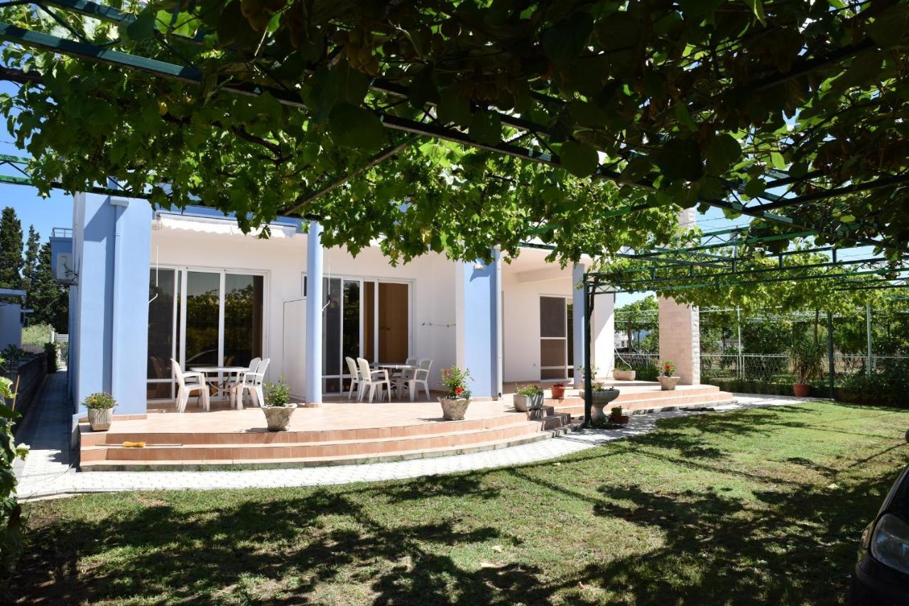 Apartments Fati & Flori Улцинь Екстер'єр фото