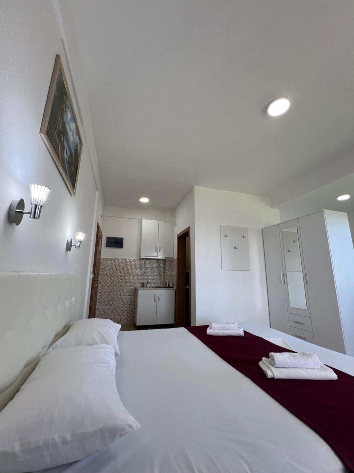 Apartments Fati & Flori Улцинь Екстер'єр фото
