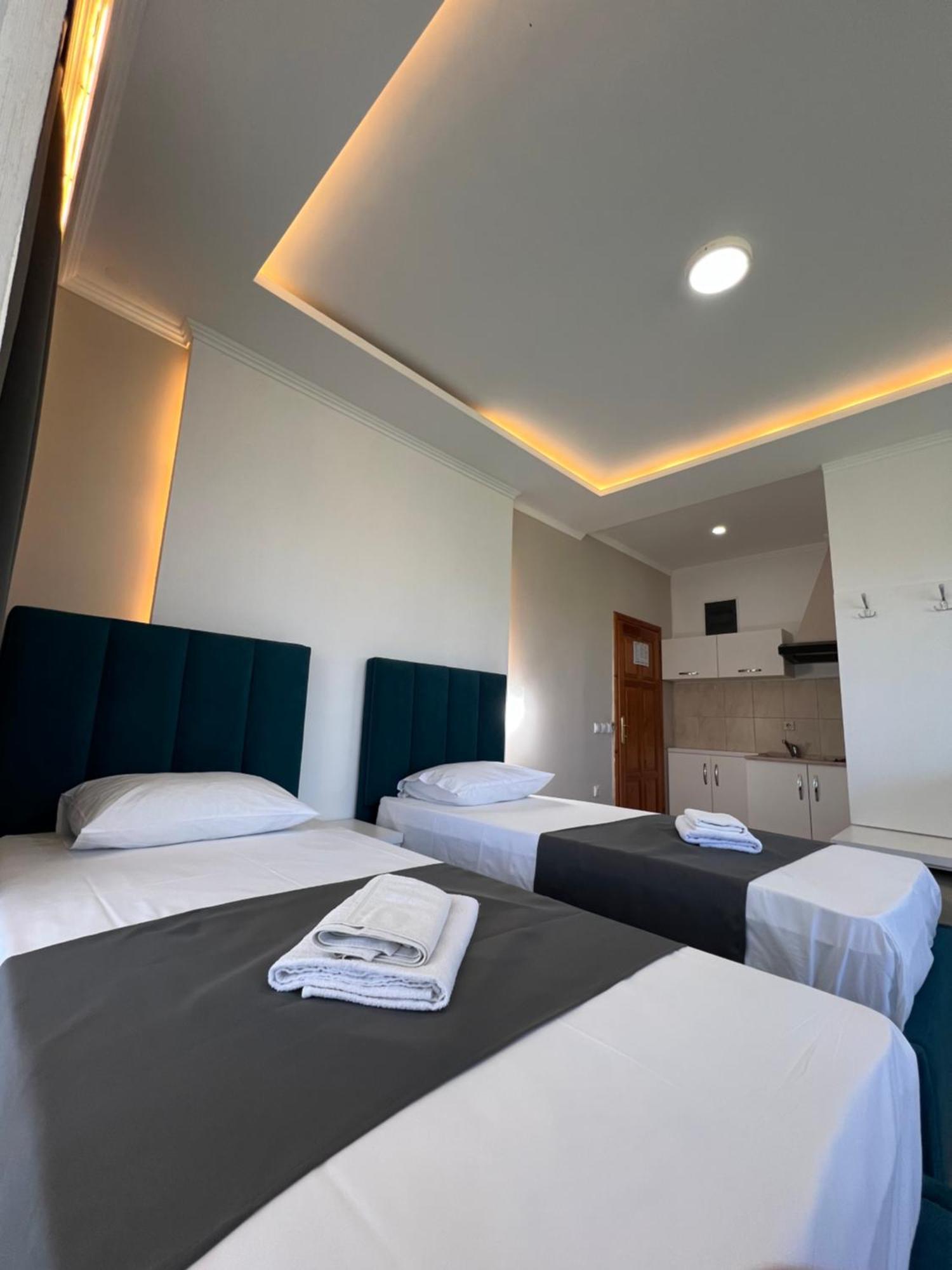 Apartments Fati & Flori Улцинь Екстер'єр фото