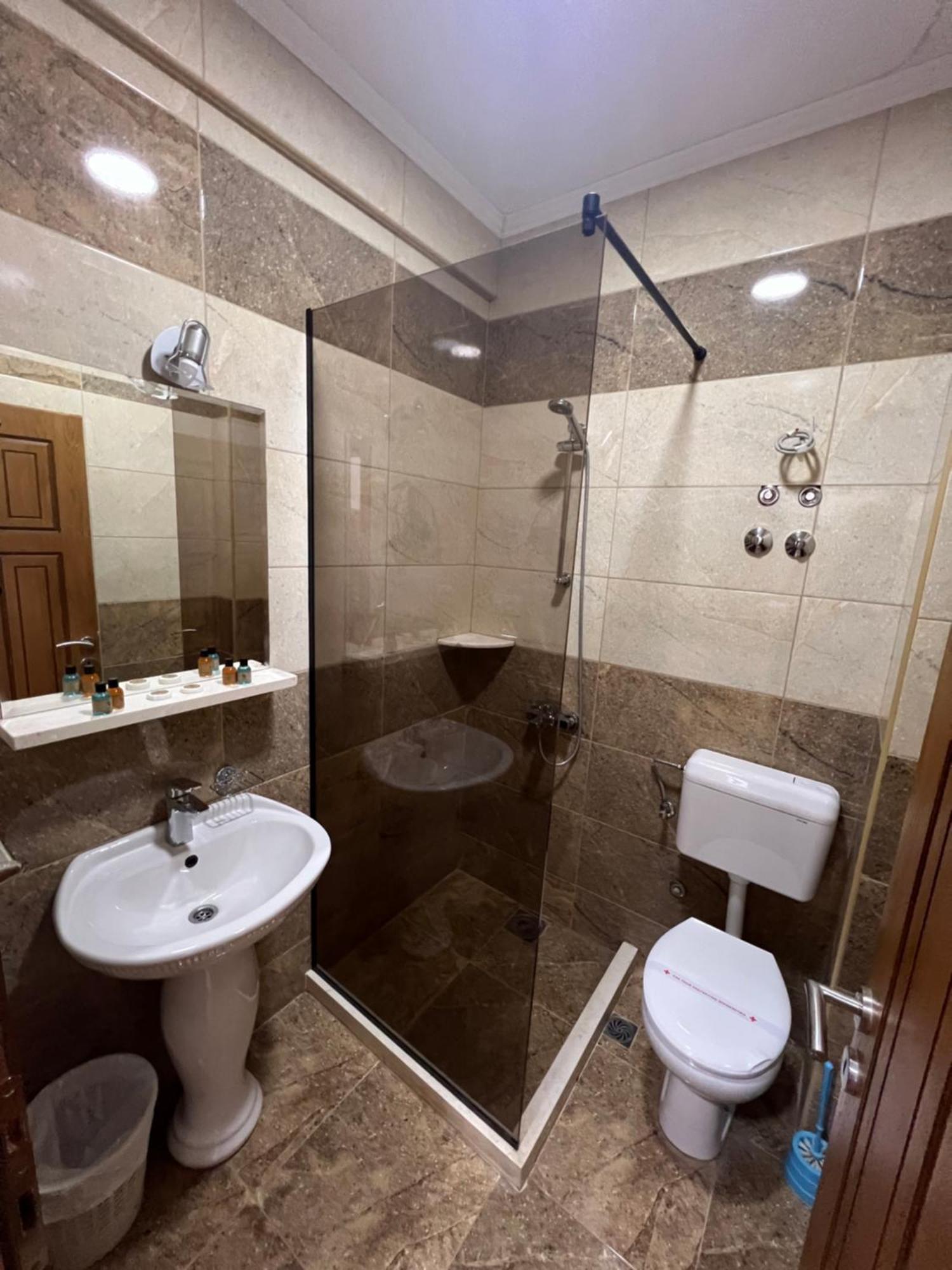 Apartments Fati & Flori Улцинь Екстер'єр фото