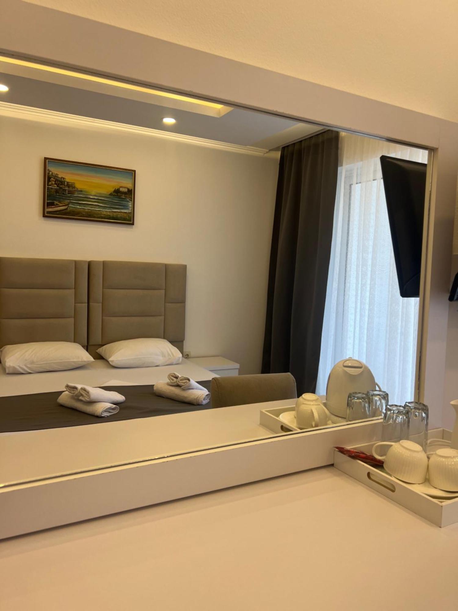 Apartments Fati & Flori Улцинь Екстер'єр фото
